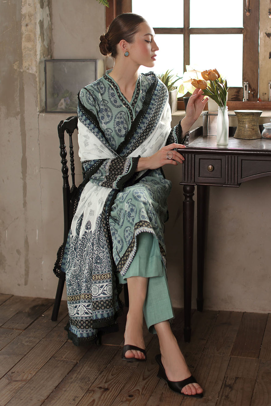 3 Piece Printed Khaddar Suit