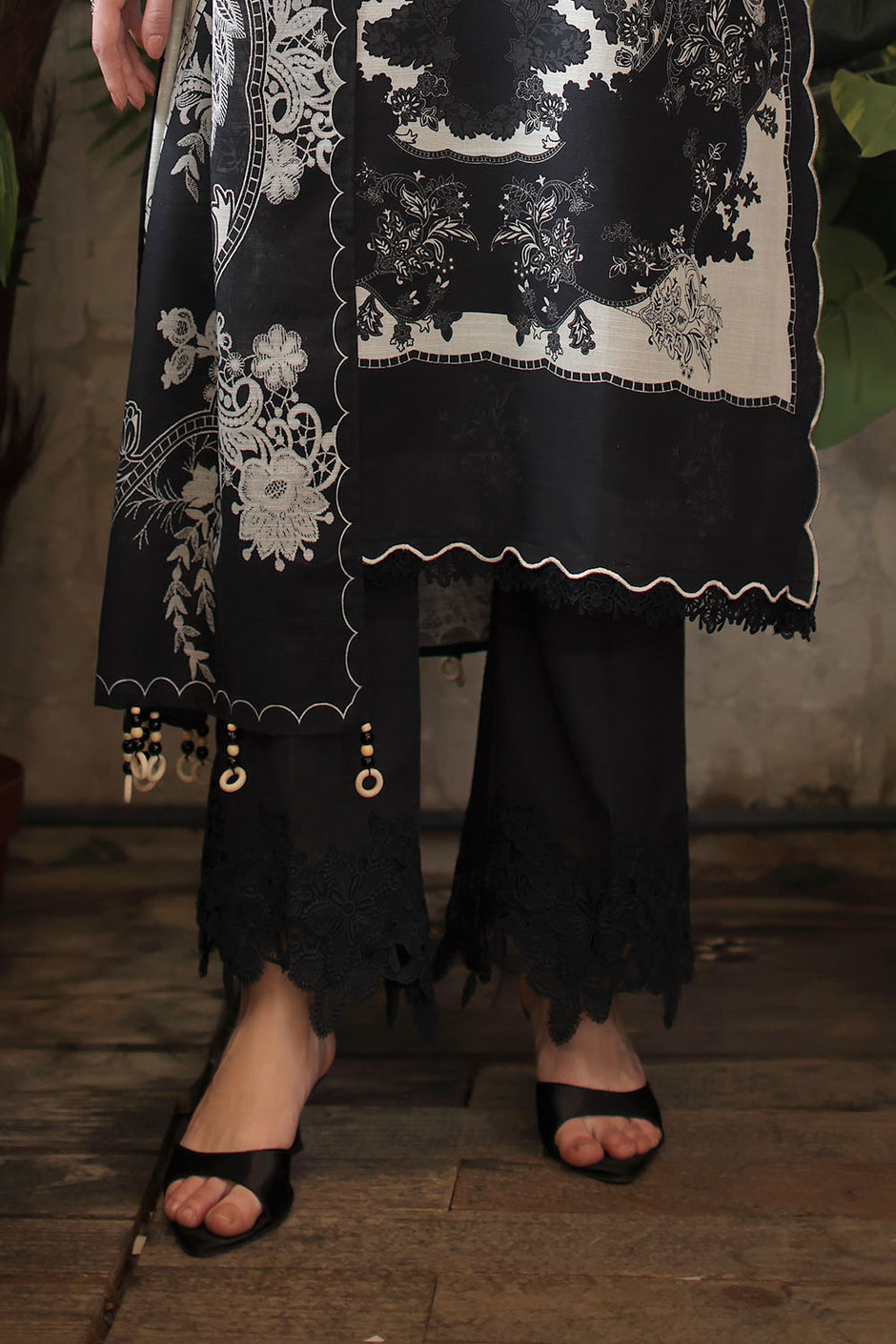 3 Piece Printed Khaddar Suit