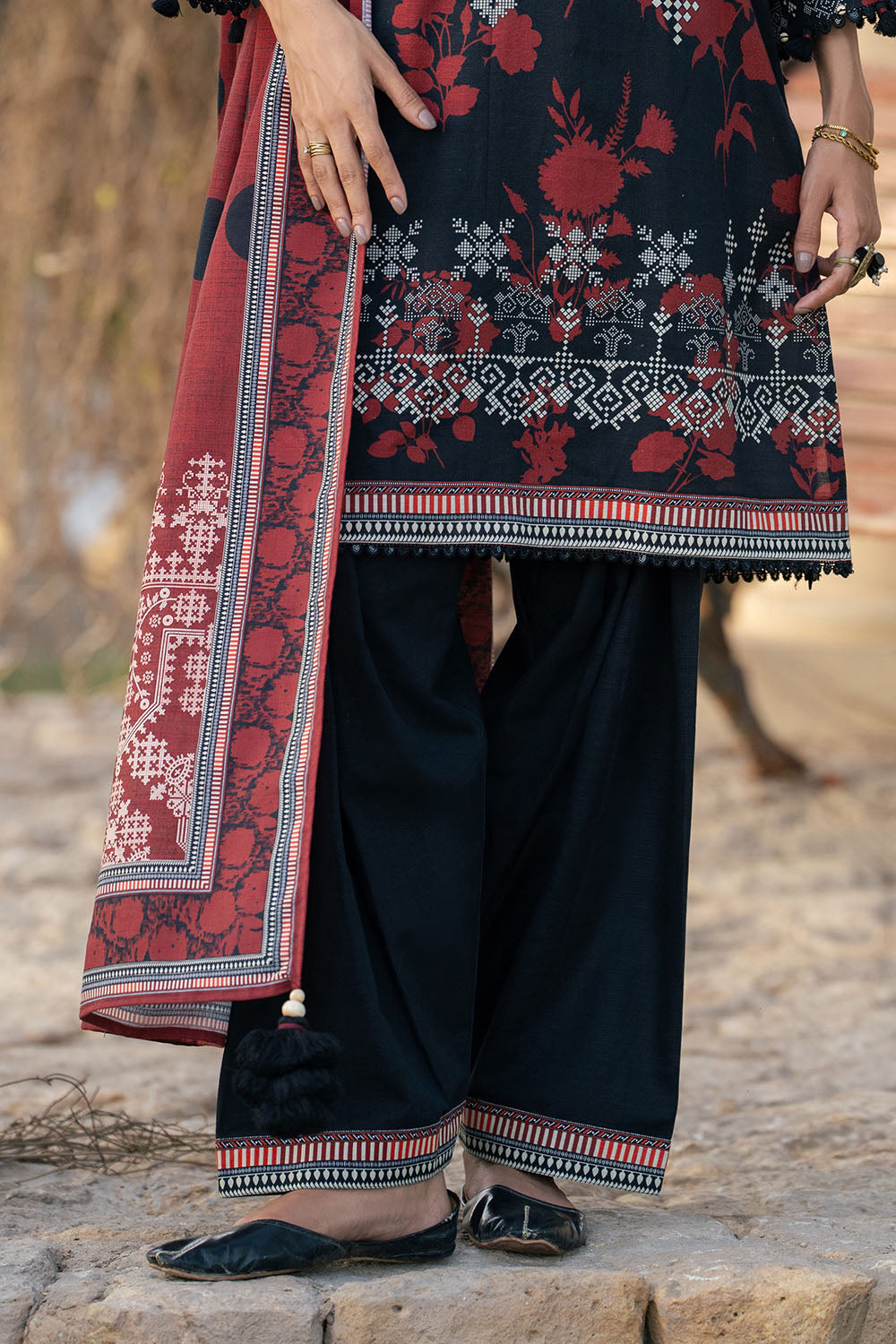 3 Piece Printed Khaddar Suit