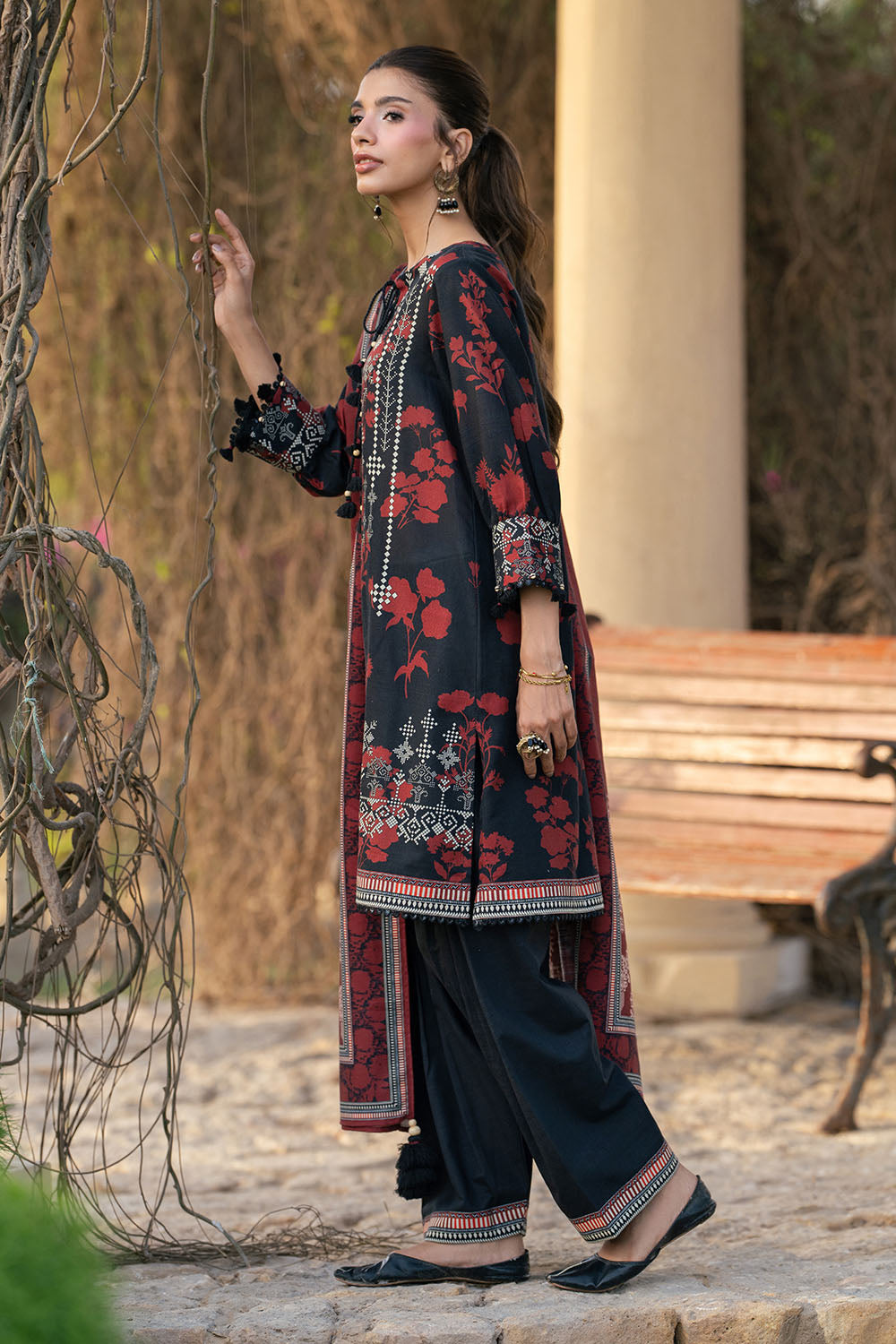3 Piece Printed Khaddar Suit