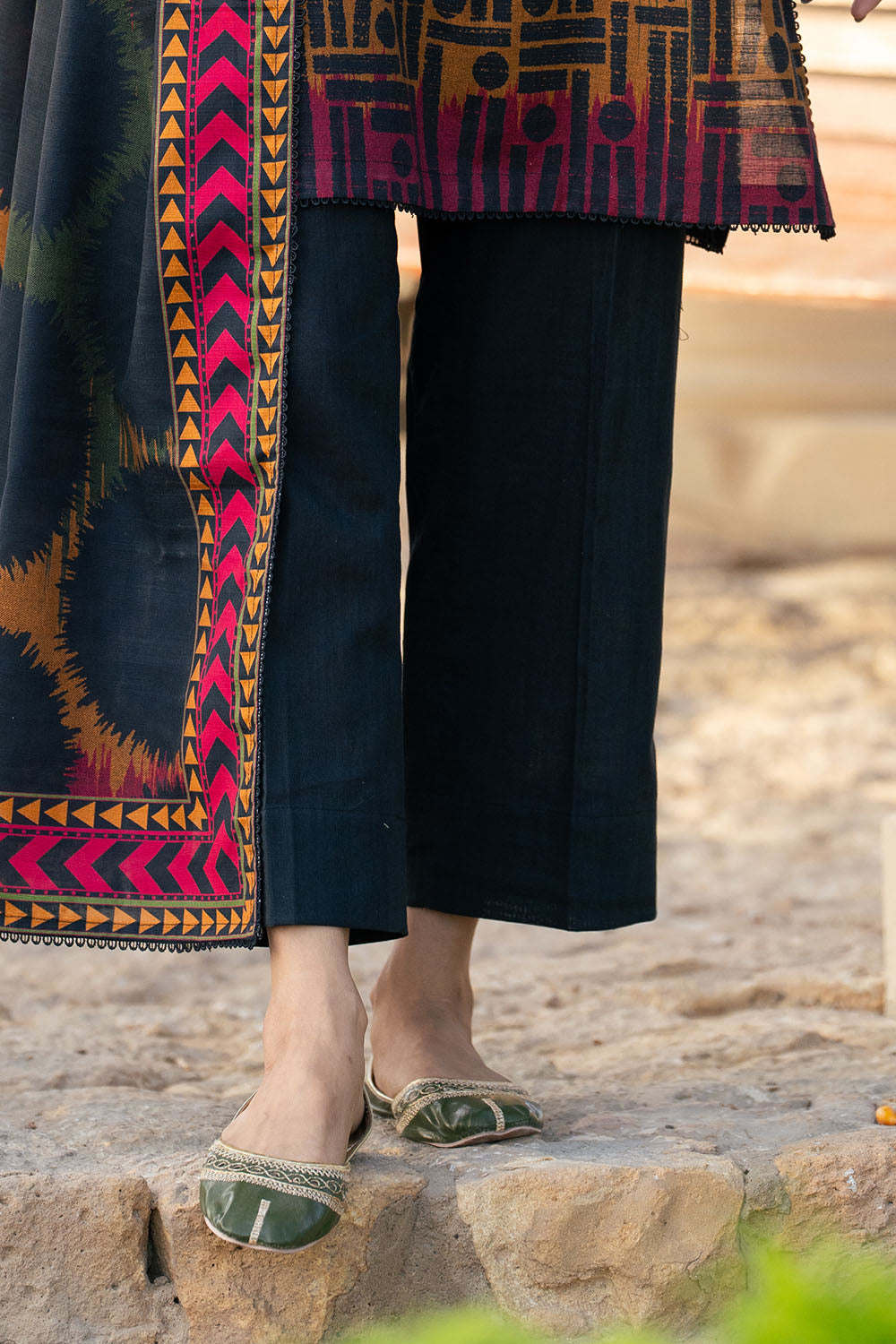 3 Piece Printed Khaddar Suit