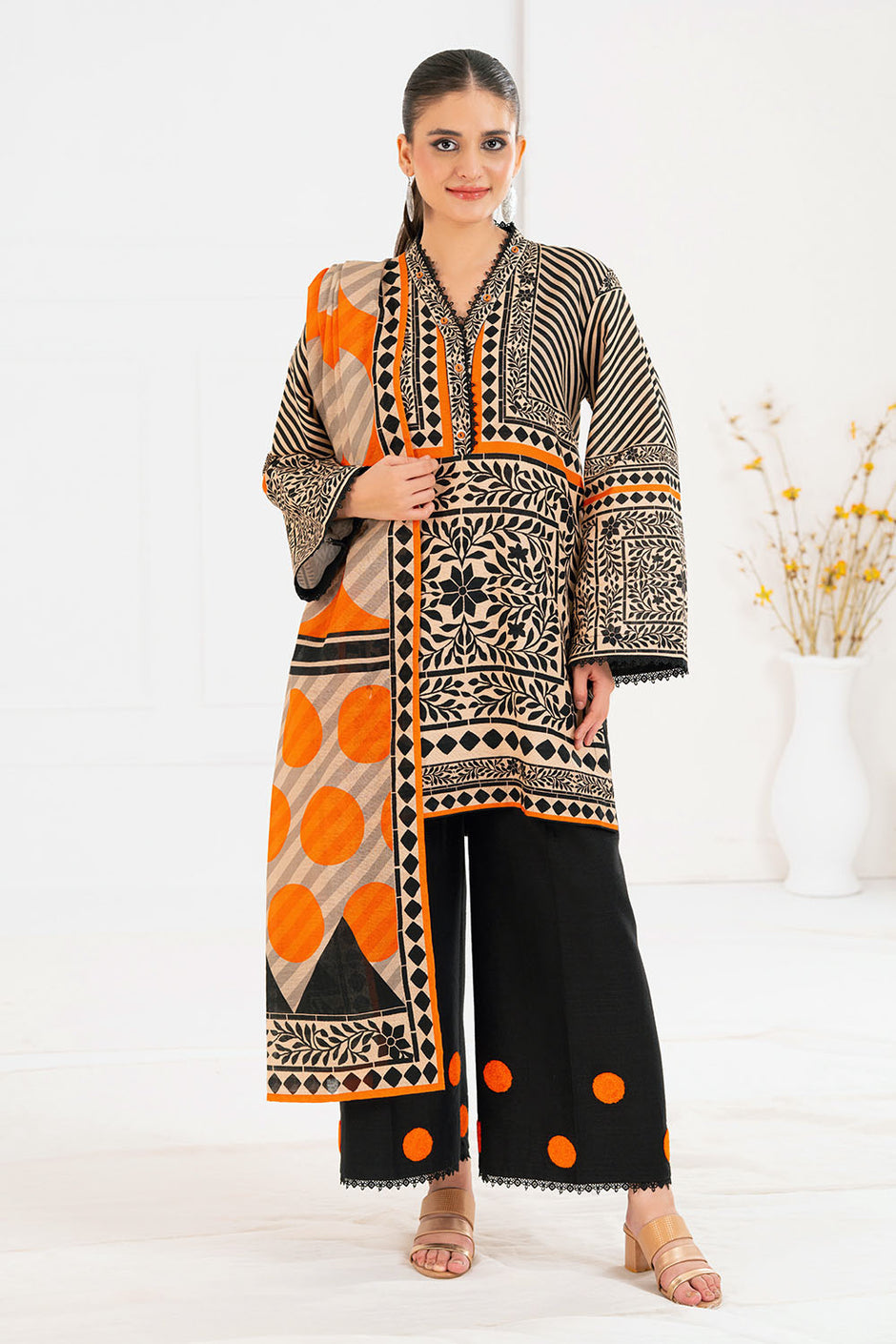 3 Piece Printed Khaddar Suit with Dupatta and Embroidered Trouser K-52100