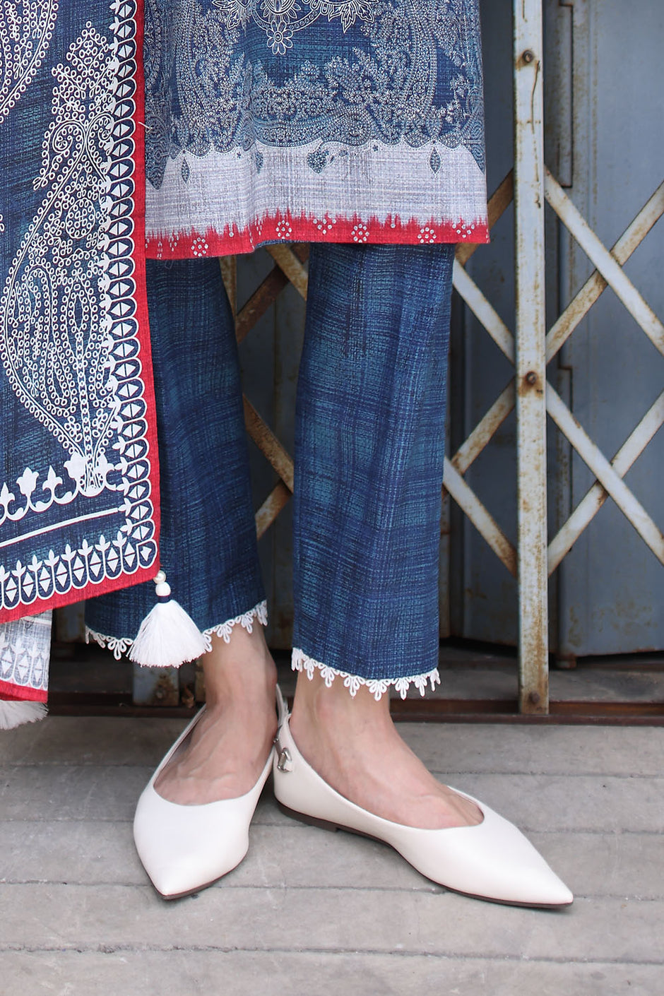 3 Piece Printed Khaddar Suit with Printed Khaddar Dupatta and Printed Trouser
