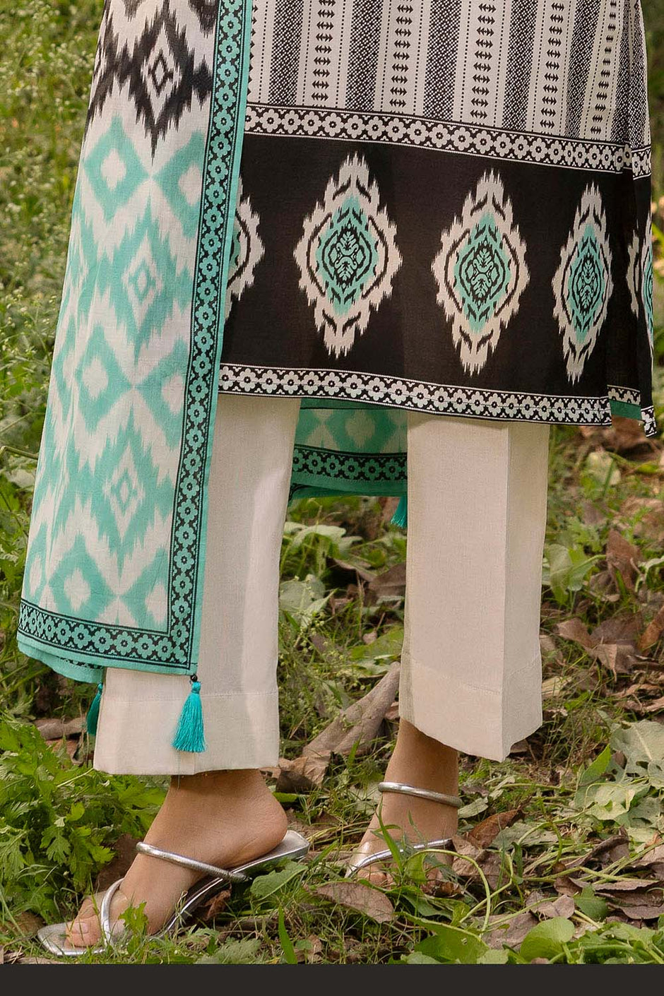 3 Piece Printed Lawn Suit with Embroidered Neckline and Border