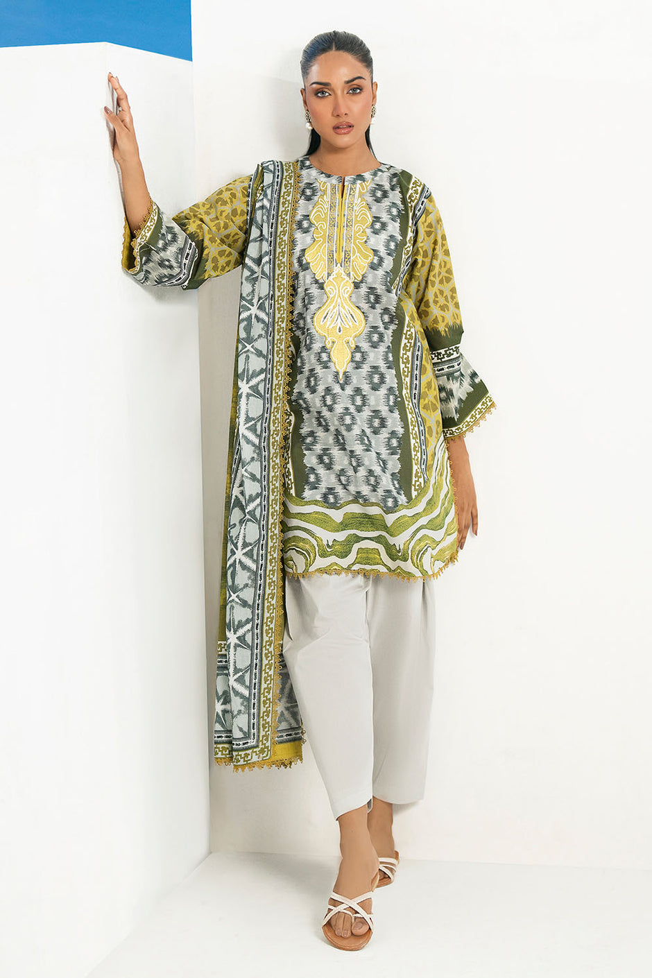 3 Piece Printed Lawn Suit with Embroidered Organza Neckline