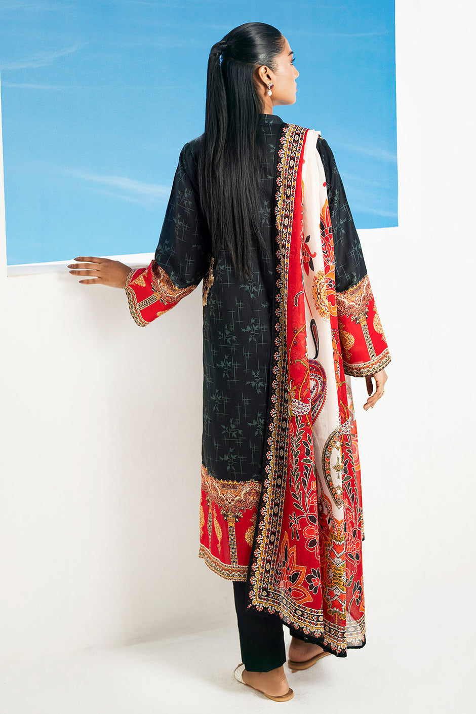 3 Piece Printed Lawn Suit with Embroidered Organza Lace & Bunches