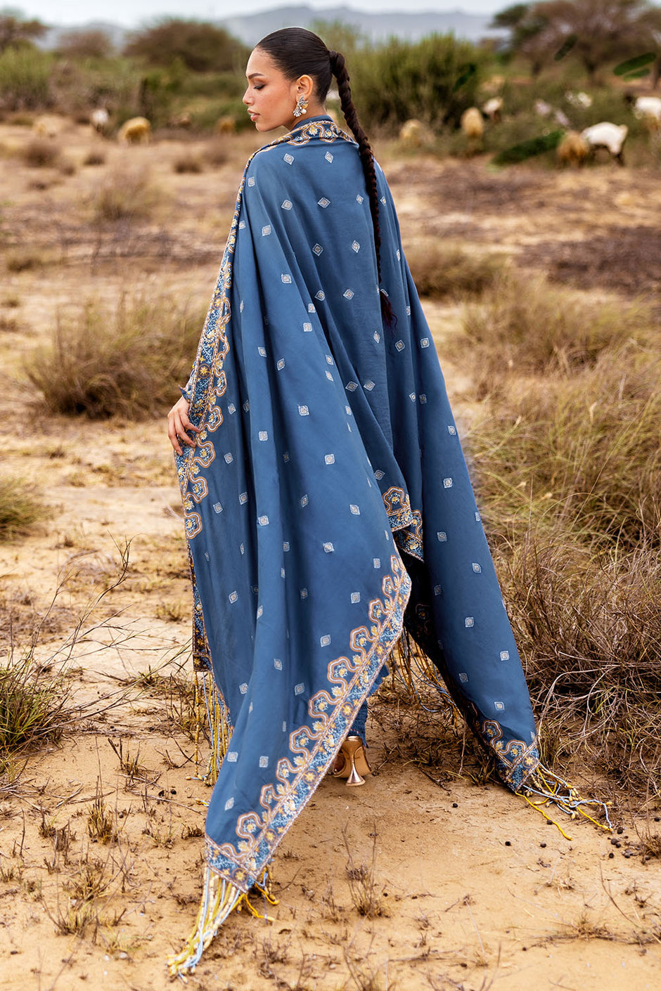 3 Piece Unstitched Embroidered Pashmina Suit with Embroidered Shawl and Pallu