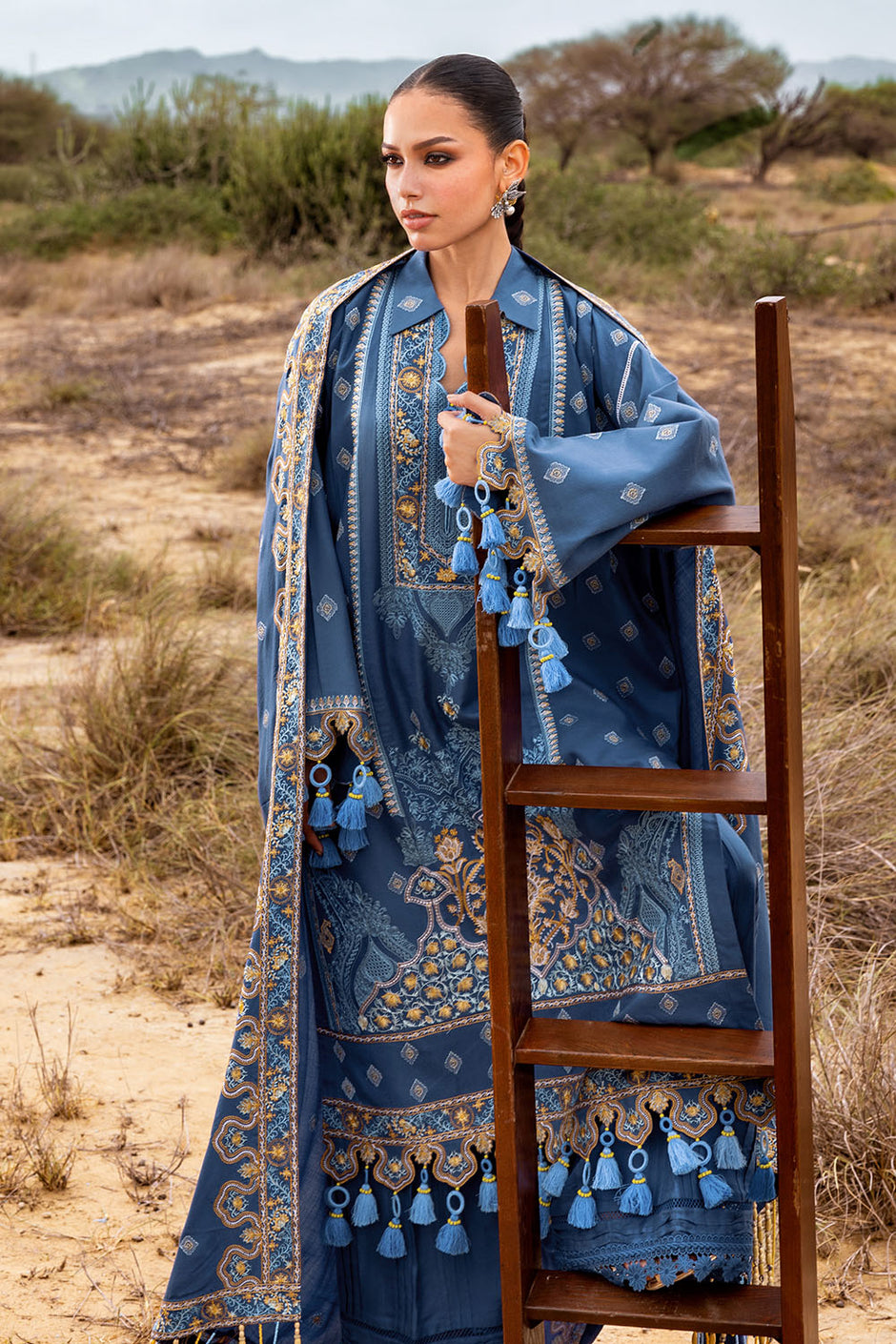3 Piece Unstitched Embroidered Pashmina Suit with Embroidered Shawl and Pallu