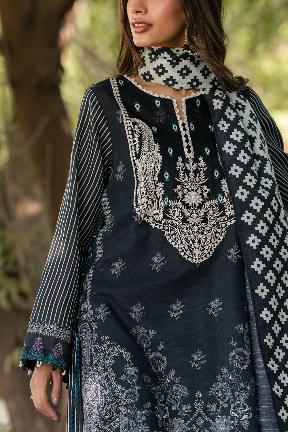 3 Piece Printed Khaddar Suit