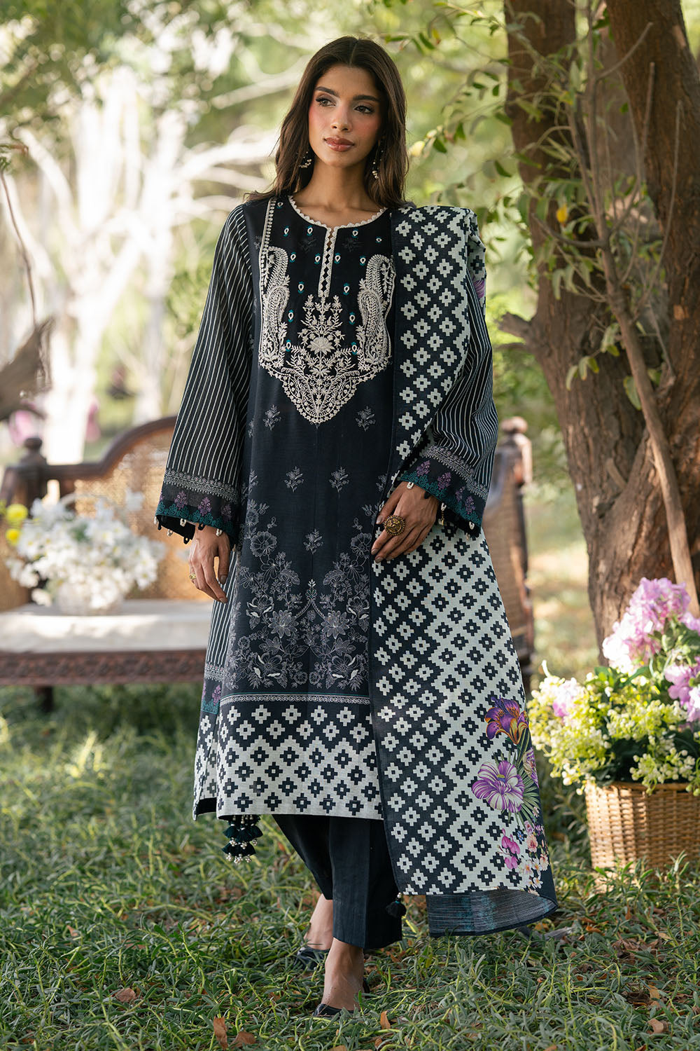 3 Piece Printed Khaddar Suit