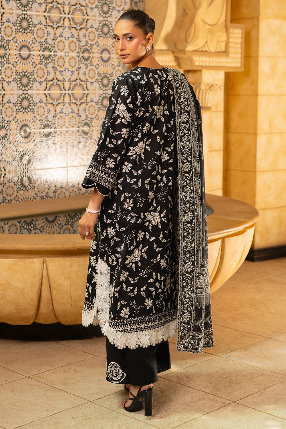 3 Piece Printed Khaddar Suit