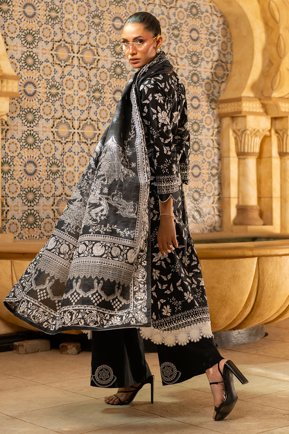 3 Piece Printed Khaddar Suit