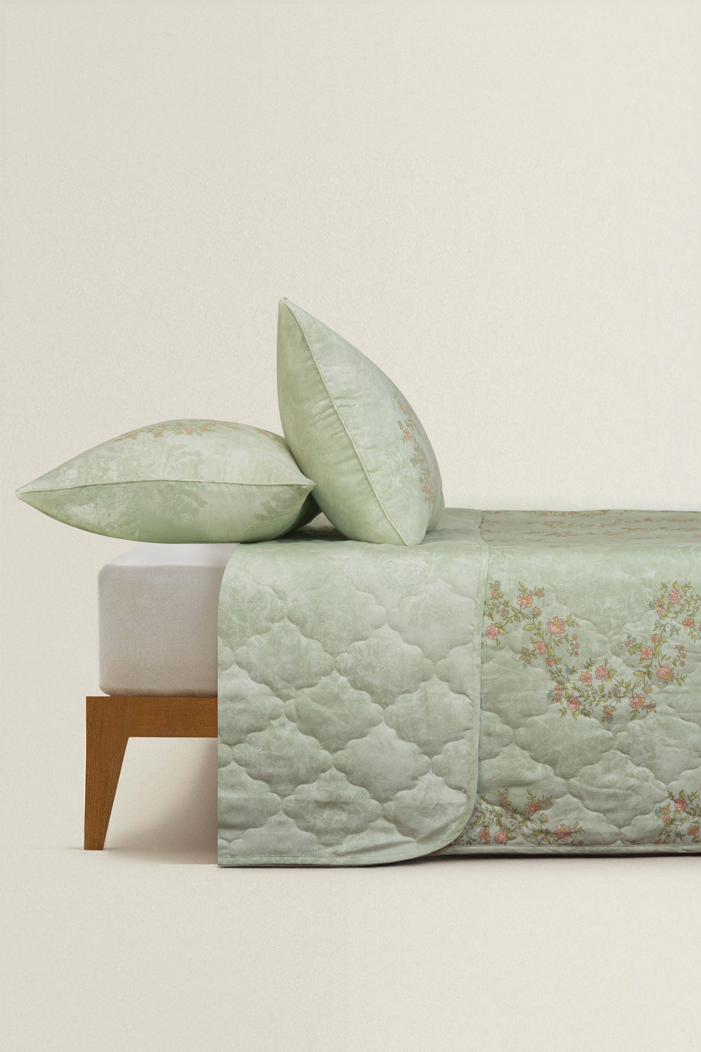 Roselle Bed Throw