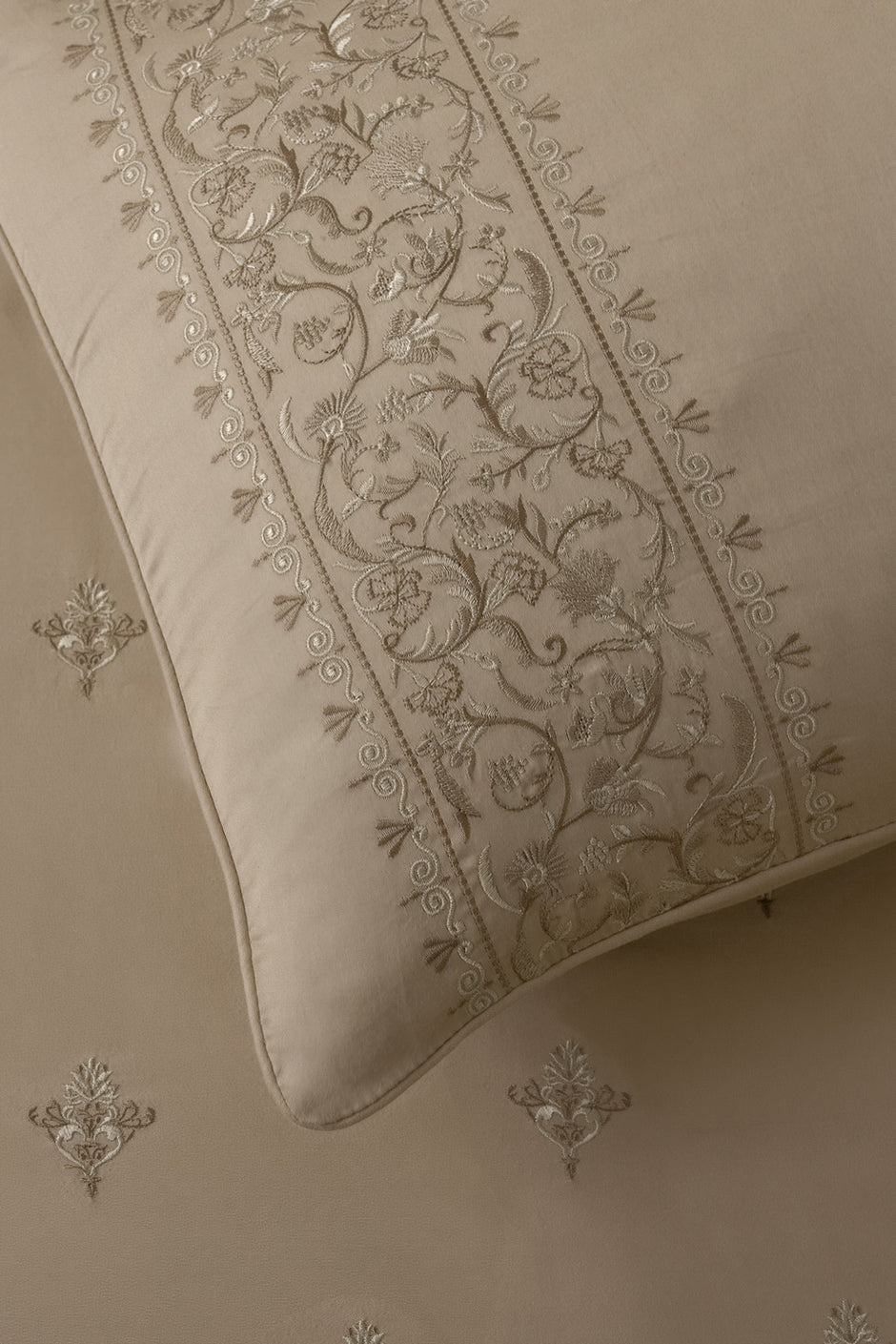 Royal Essence Embroidered Quilt Cover Set