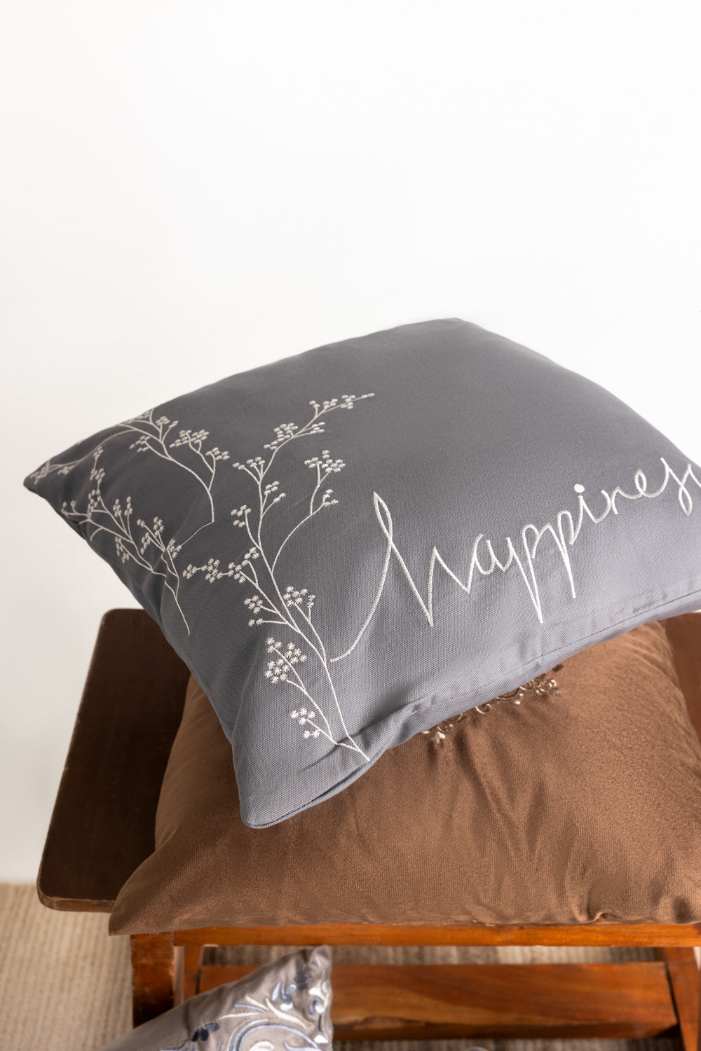 Embroidred cushion cover