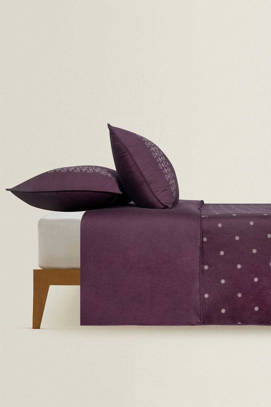 Schiffli T-200 Quilt Cover Set