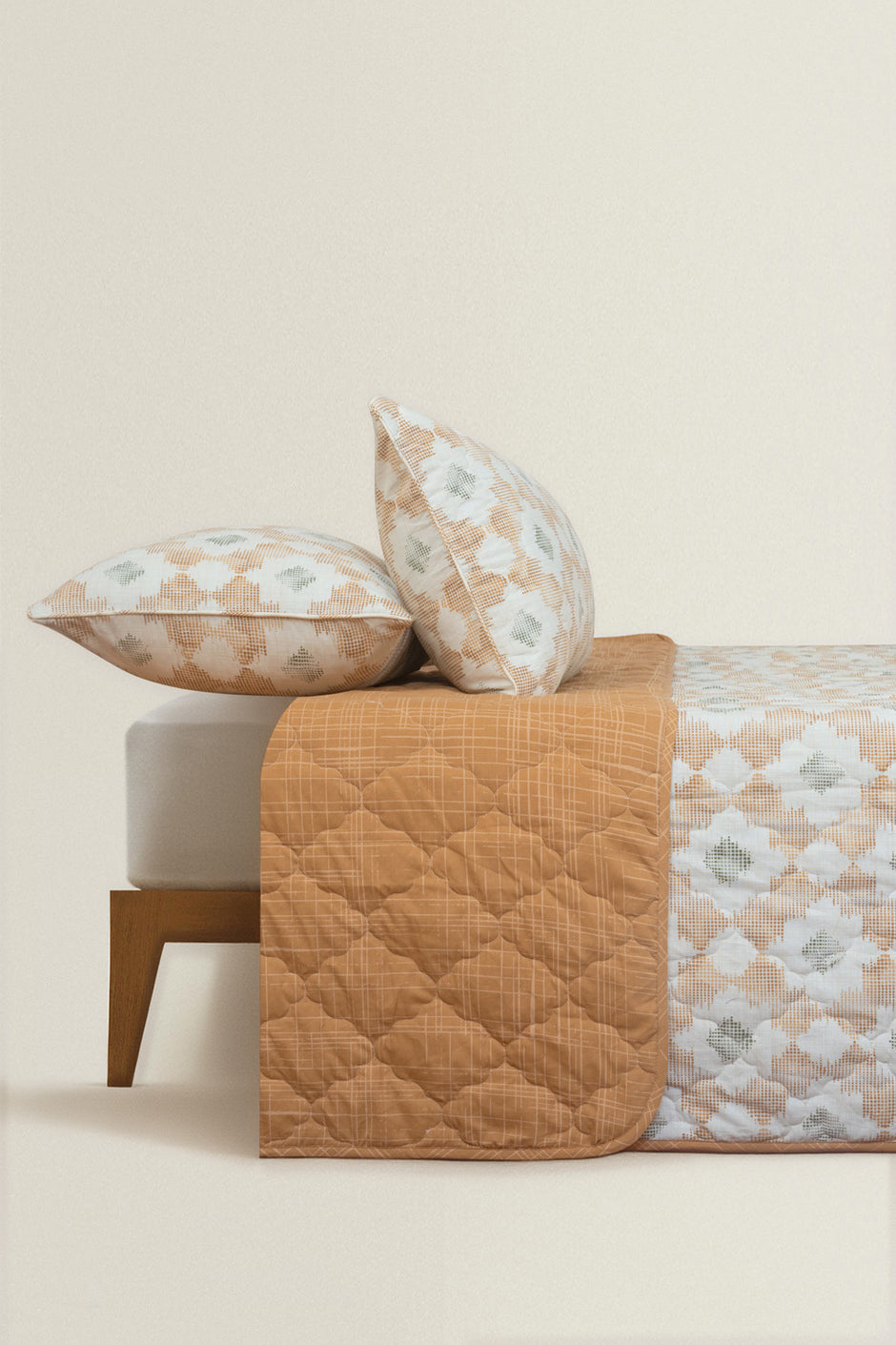 Tone Pixel Bed Throw