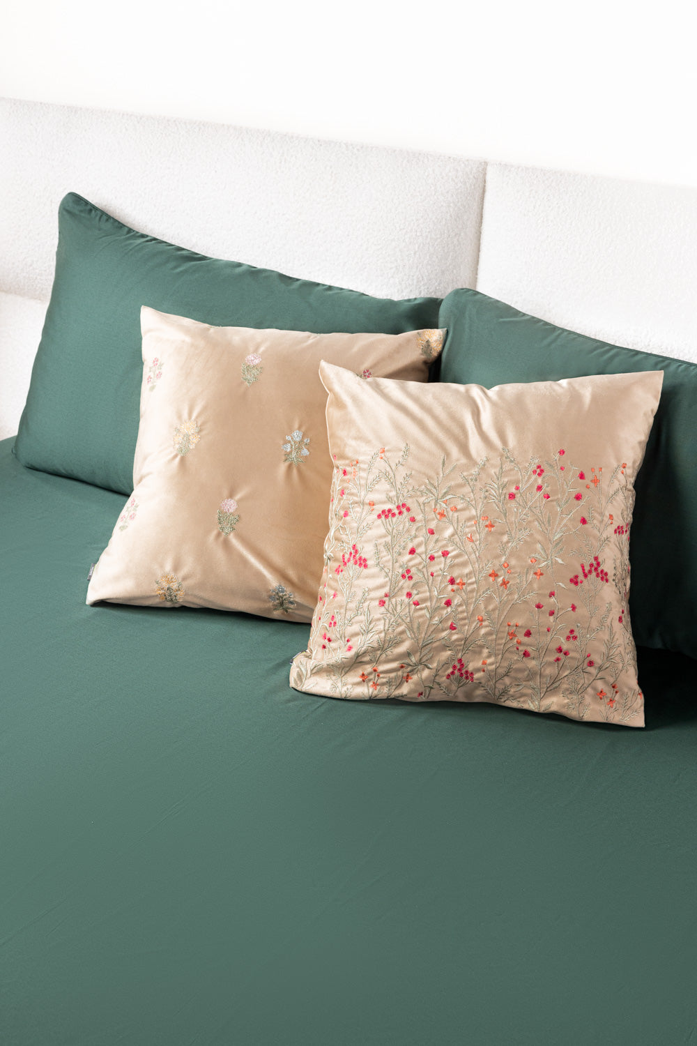 VEC -26-21 Velvet Embroidered Cushion Cover