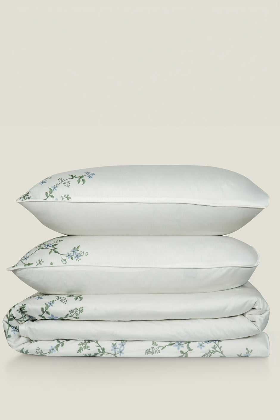 White T-400 Embroidered Quilt Cover set 26