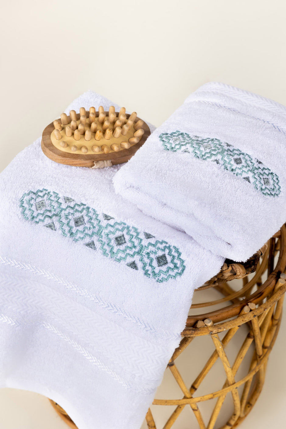 White-3pcs-Embroidered-Towel-Set