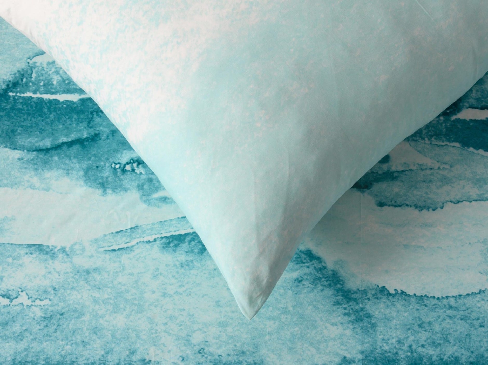 Aqua Ombre Everyday Classic Sheet Set