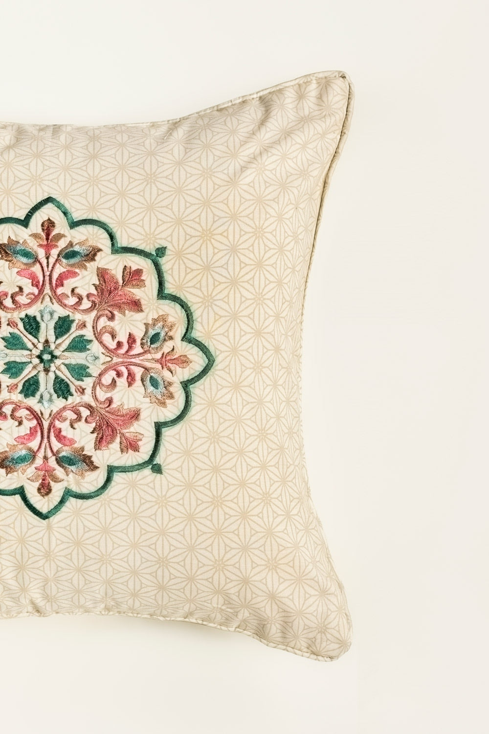 Arabesque T-150 Square Cushion Cover