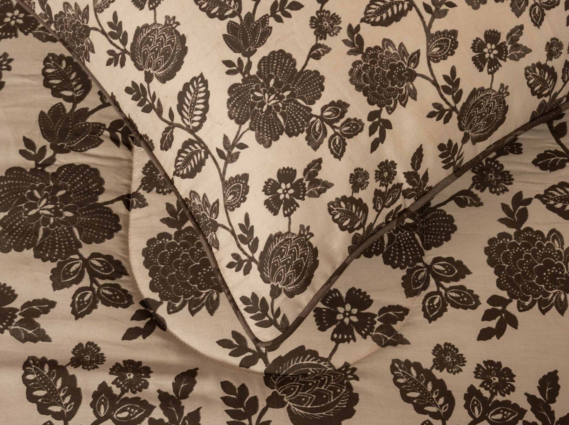 Ash Flora T-200 Comforter Set