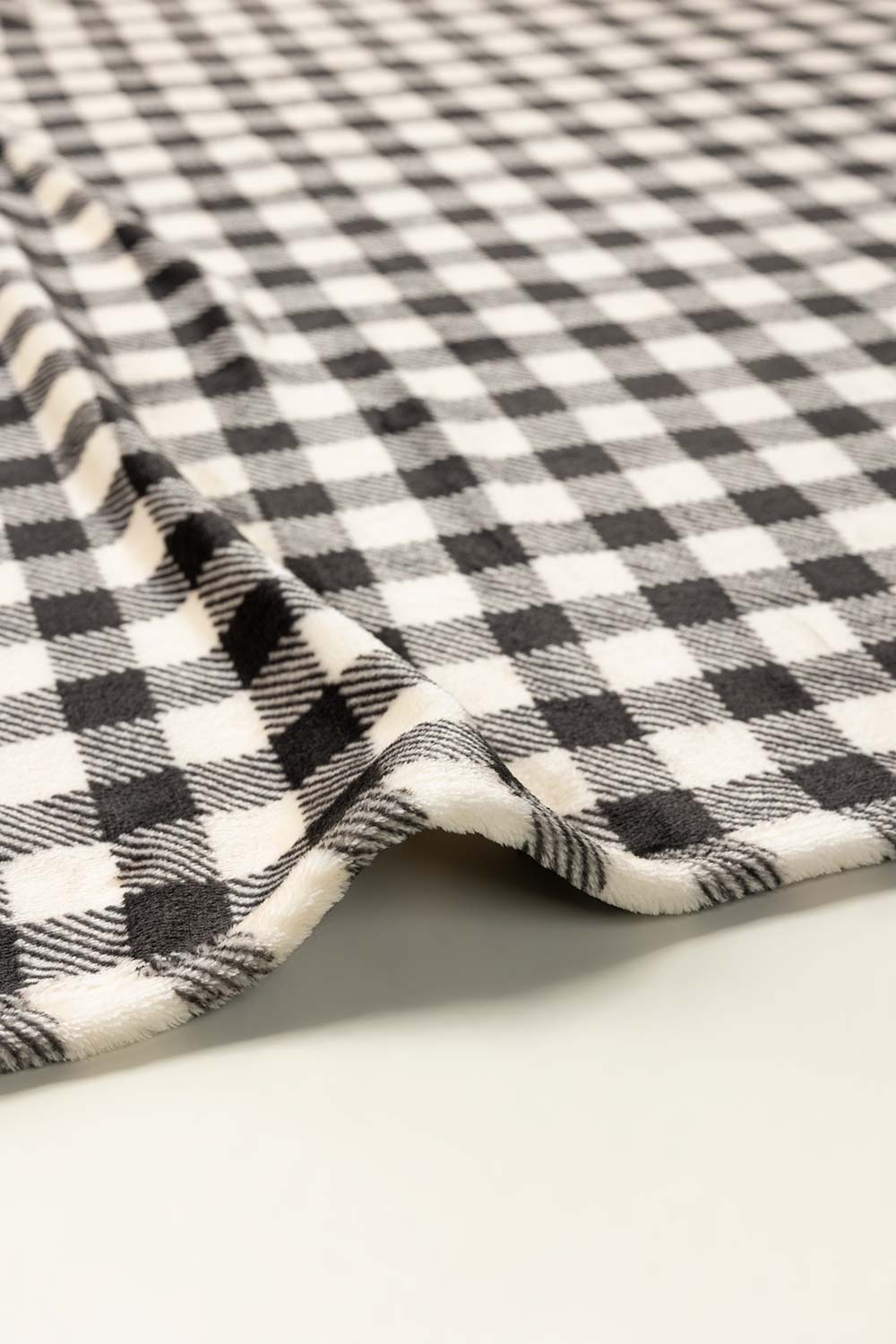 AW24-Checkered Single Ply Fleece Throw