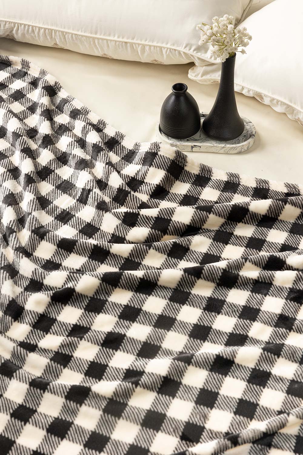 AW24-Checkered Single Ply Fleece Throw