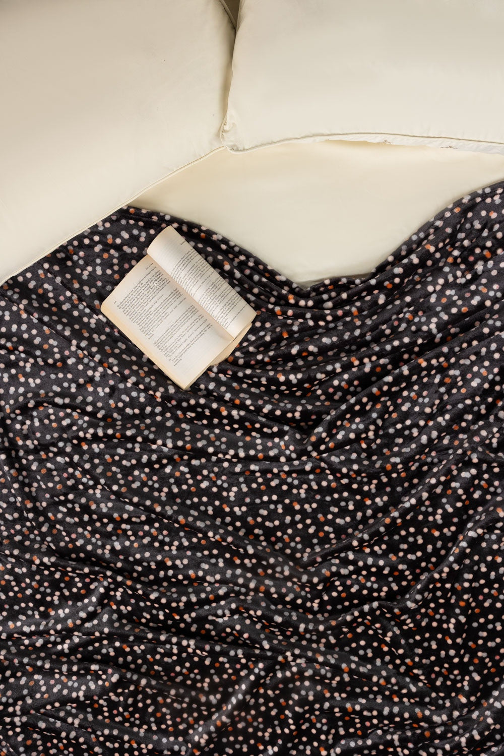 AW24-Grey Dots Single Ply Fleece Throw