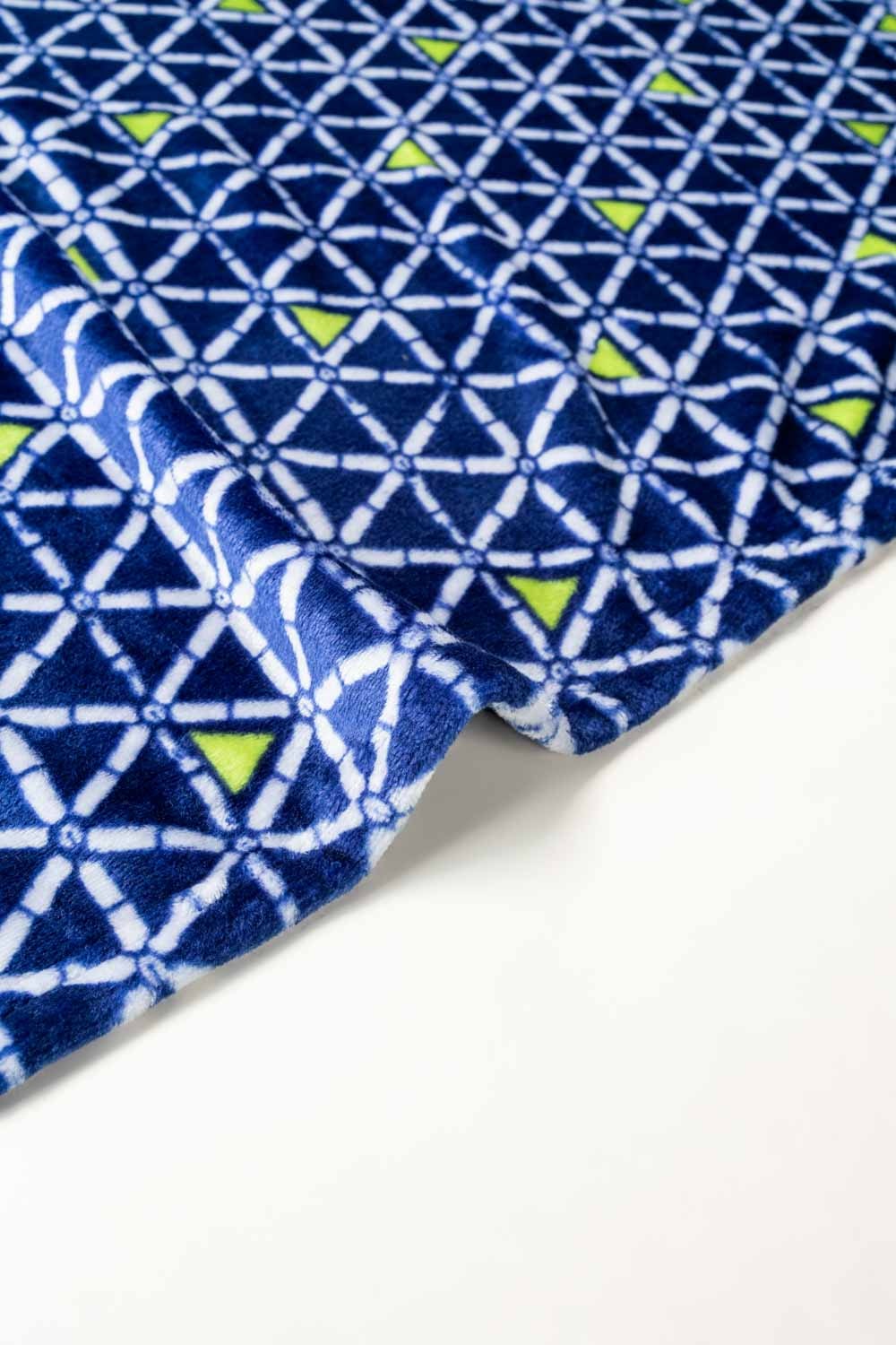 AW24-Neon Triangle Single Ply Fleece Throw