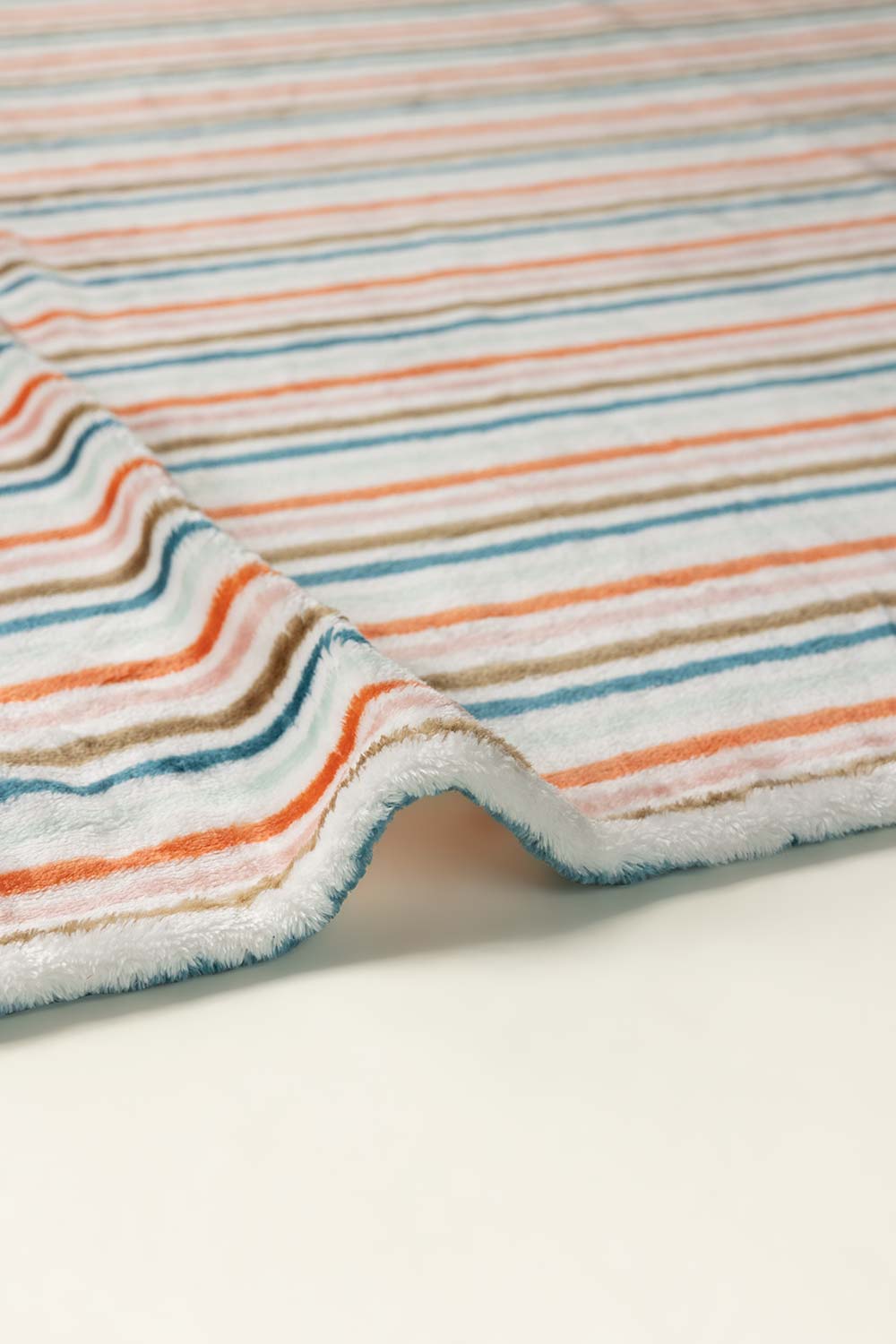 AW24-Whisper Single Ply Fleece Throw