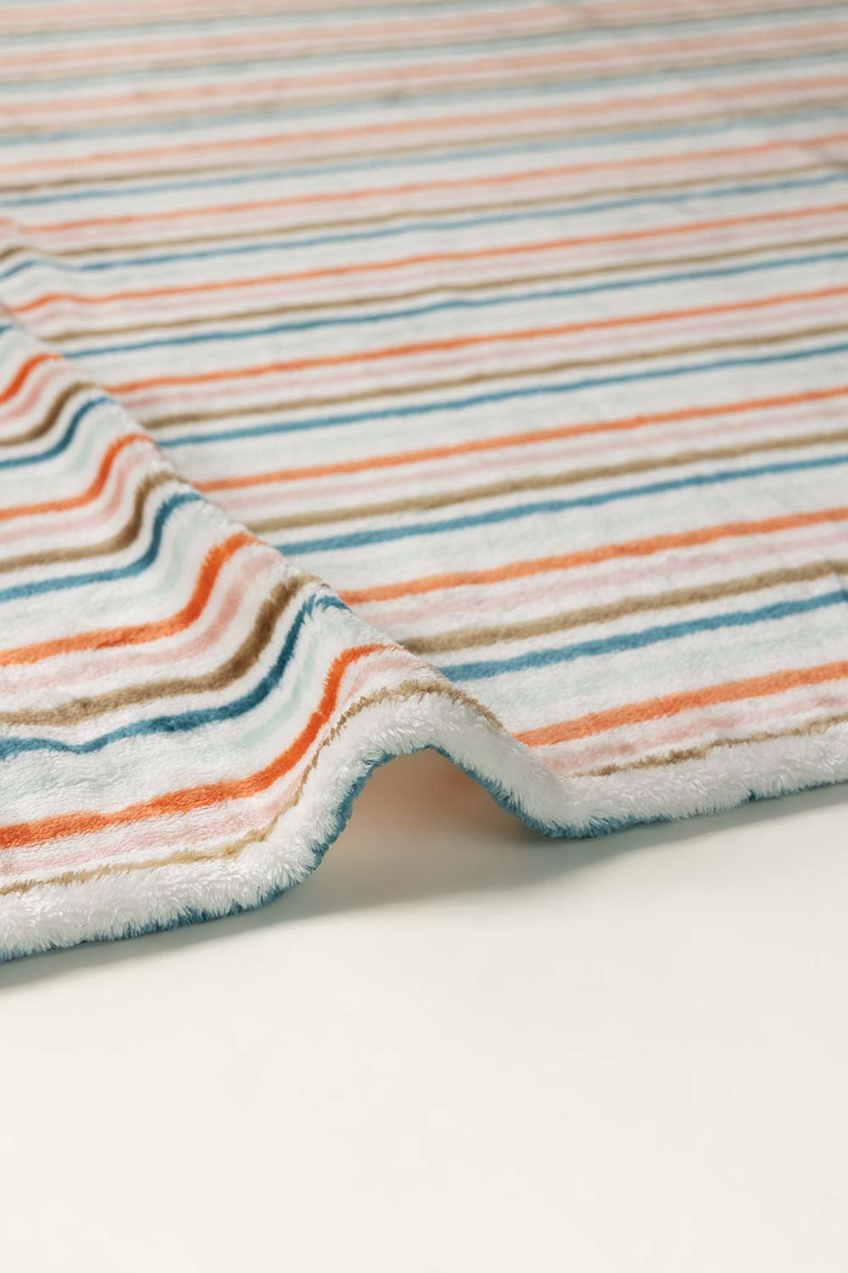 AW24-Whisper Single Ply Fleece Throw