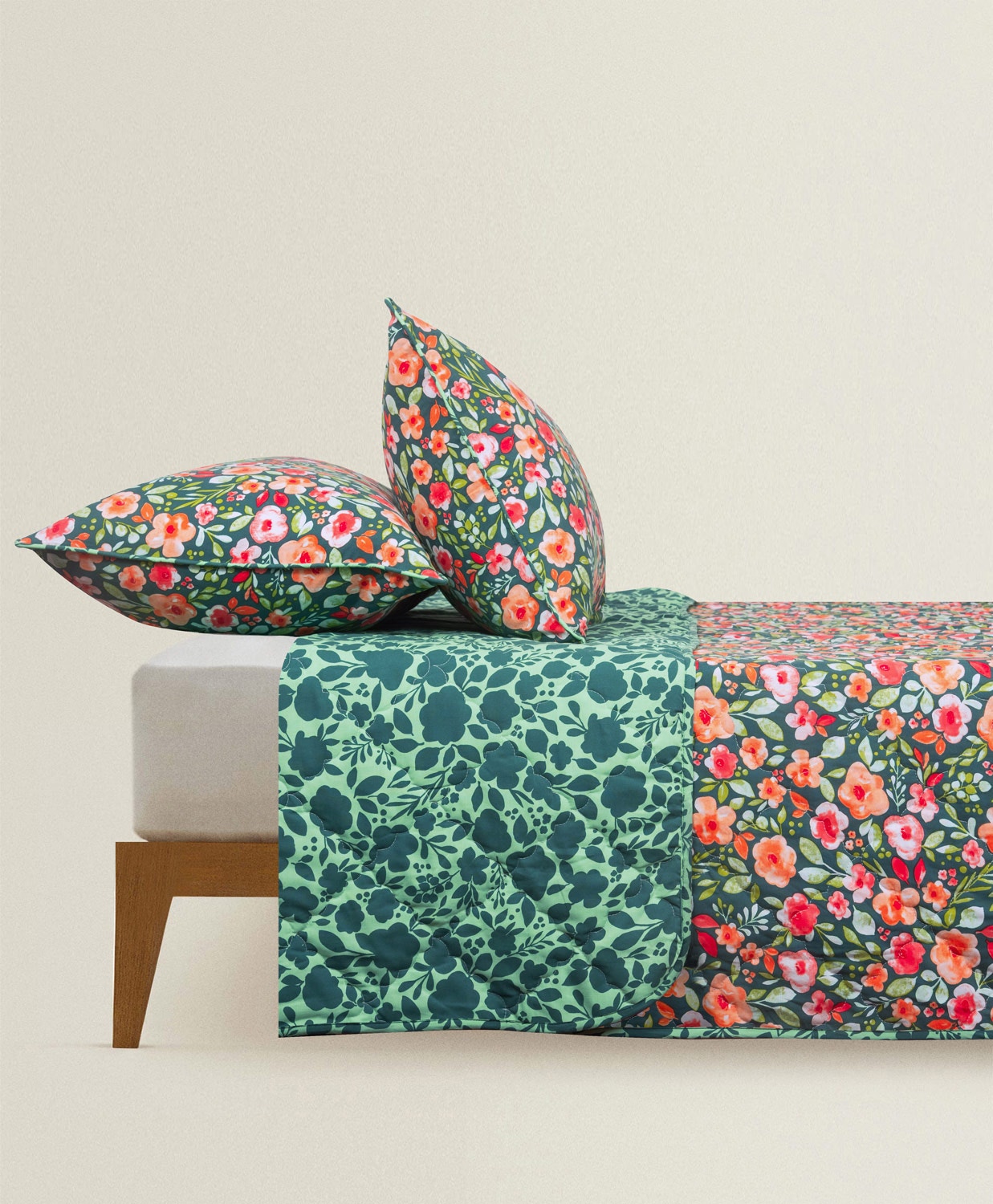 Bloom Bliss T-150 Bed Throw