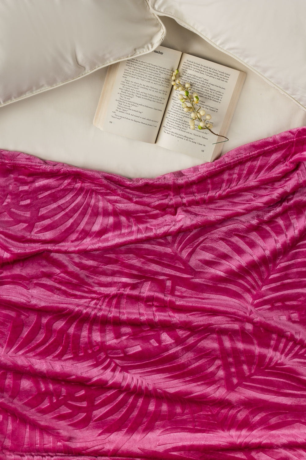 AW24-Bloom Embossed Single Ply Fleece Throw