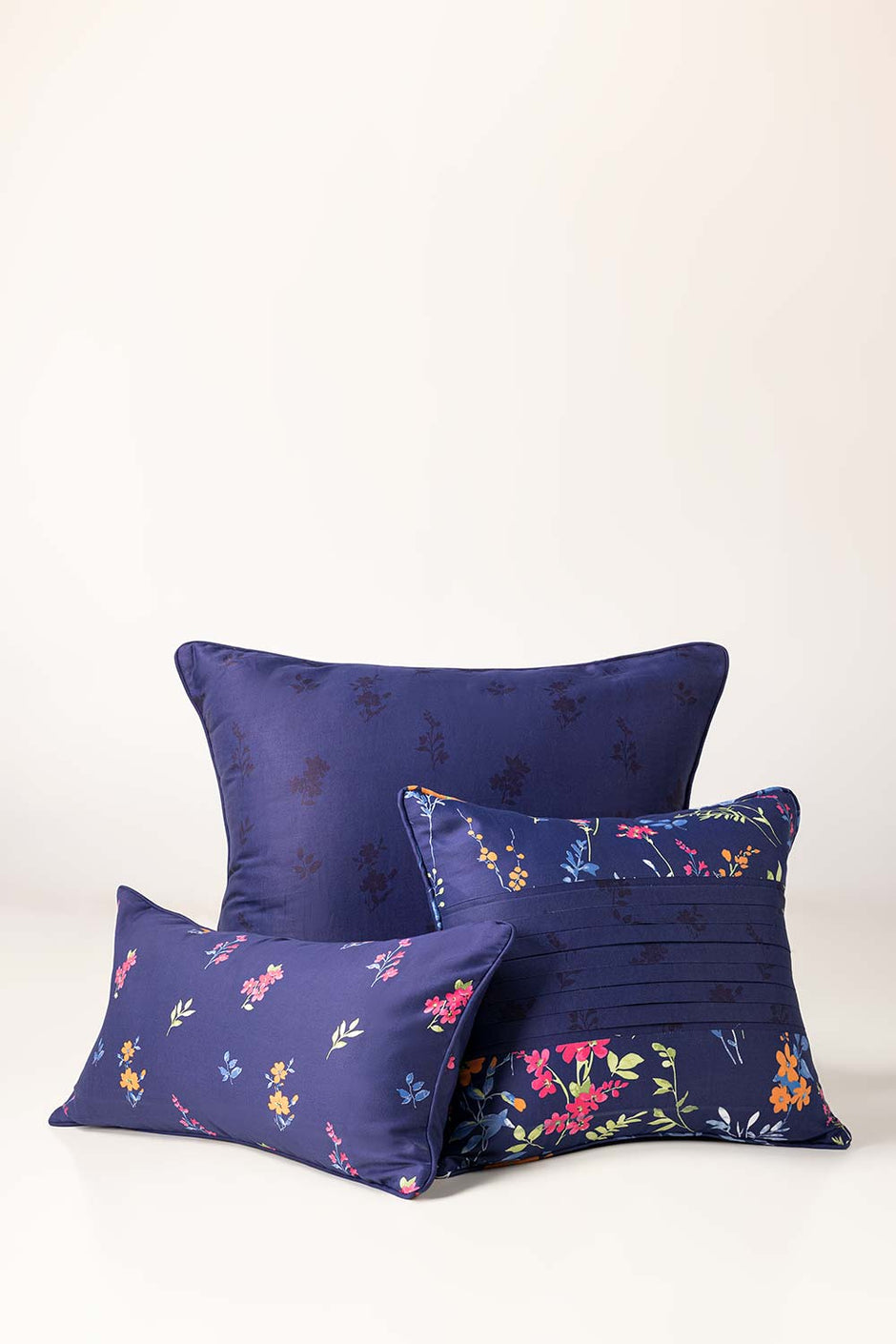 Botanical Charm T-200 Square Cushion Cover