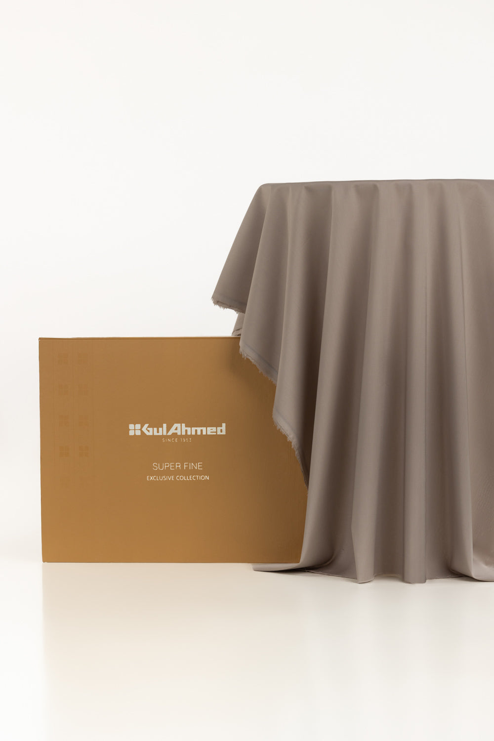 Britanio Unstitched Fabric Cotton with Gift Box