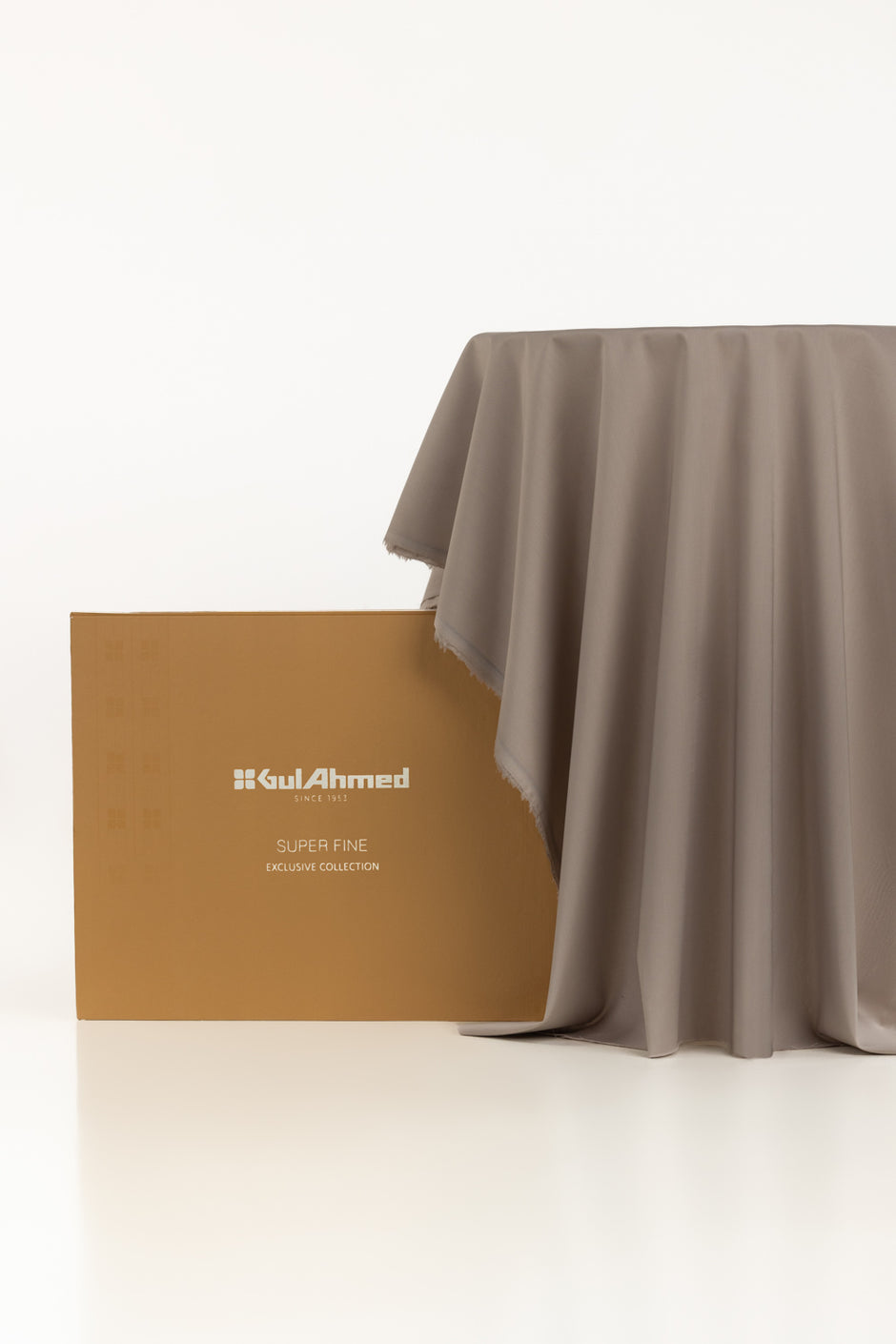 Britanio Unstitched Fabric Cotton with Gift Box