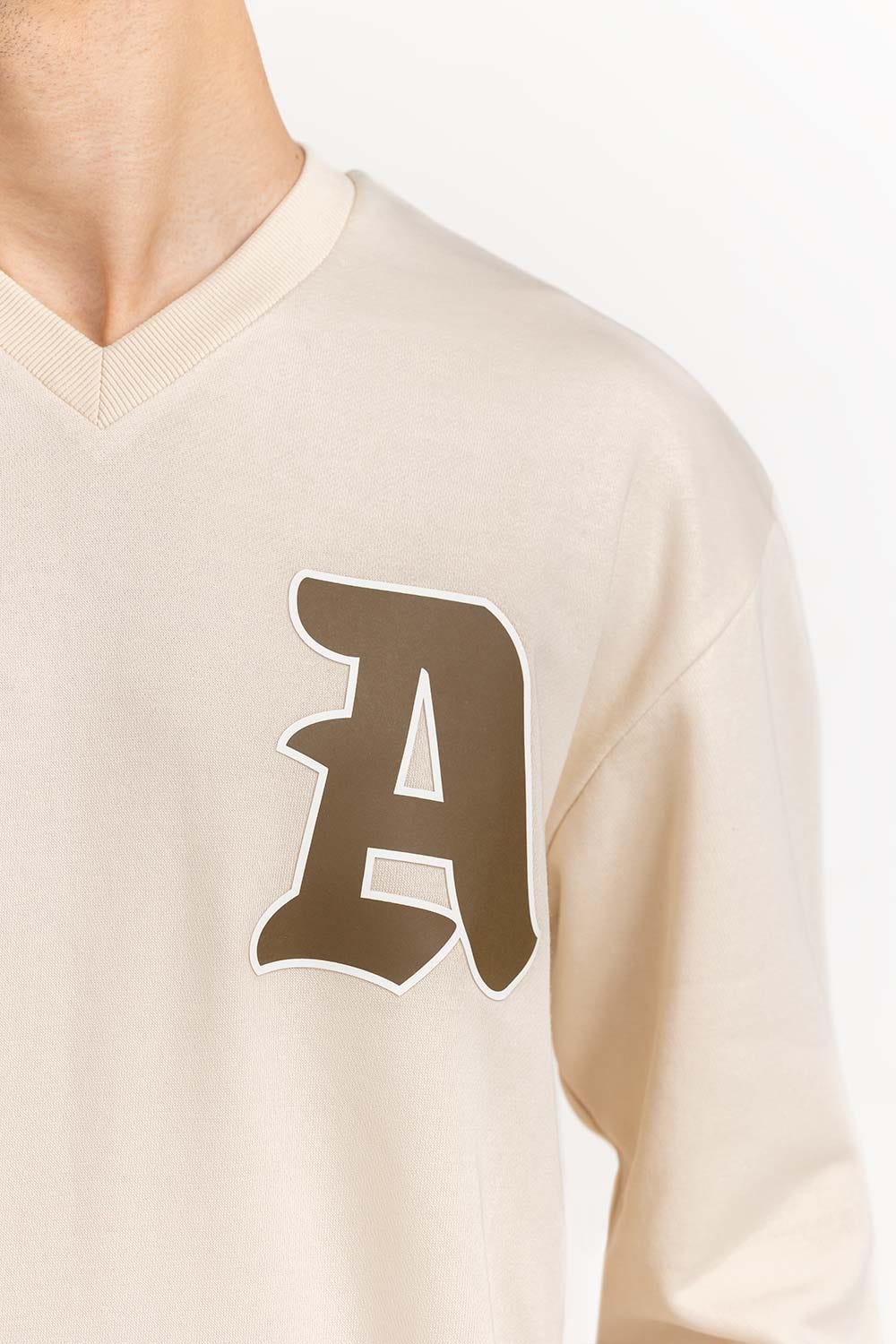 Cream V-Neck Sweatshirt 224-112-053