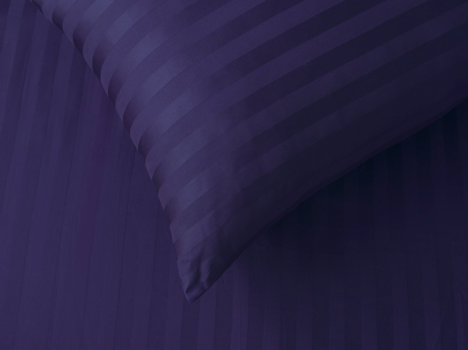 Deep Ocean Stripe Satin T-250 Bedsheet set