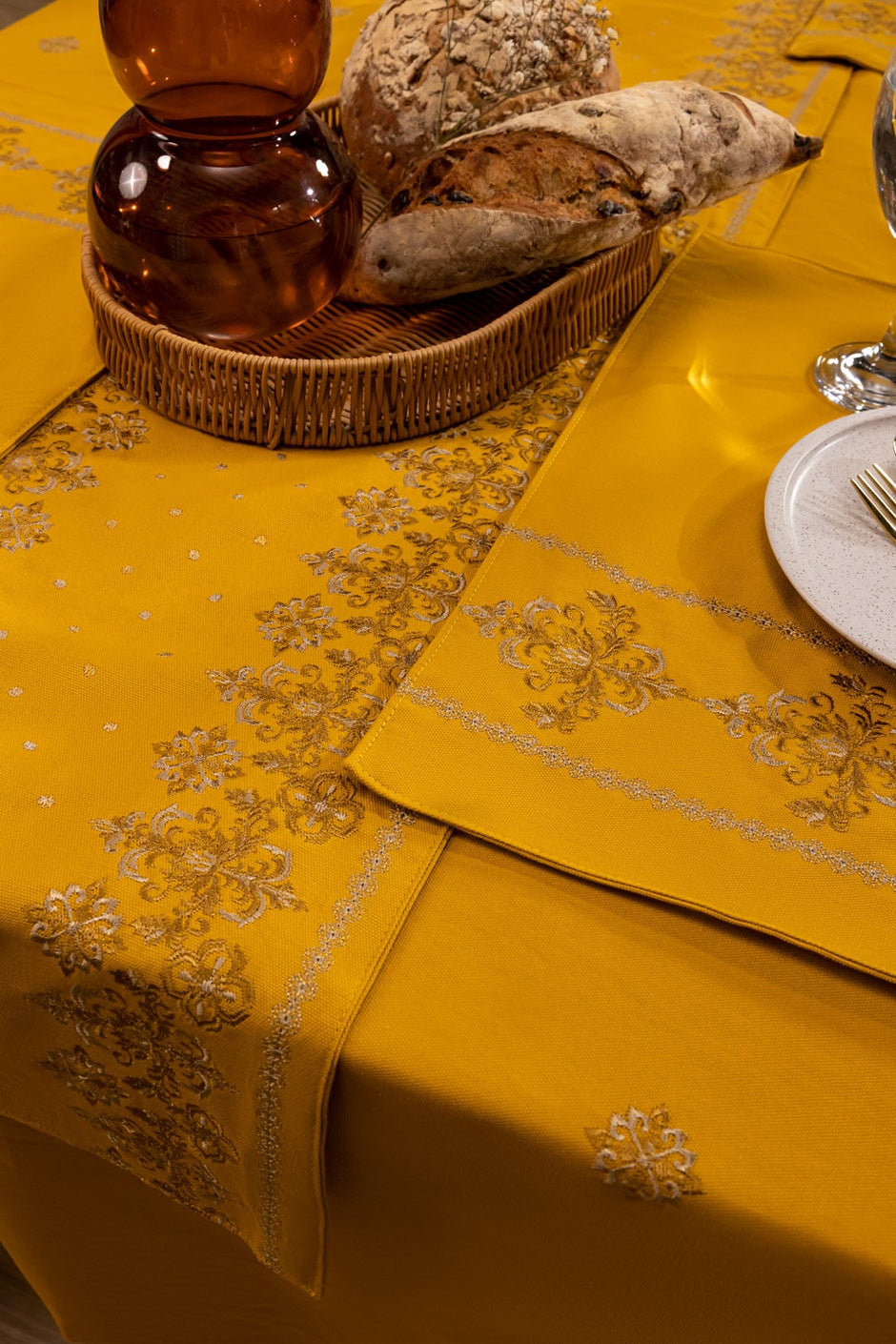 Elegance Table Runner