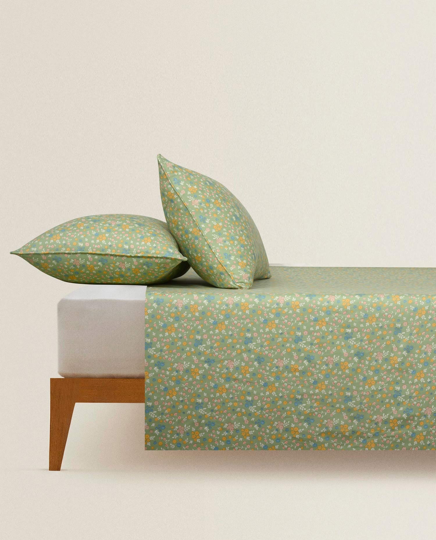 Flora Vogue T-200 Bed Sheet Set