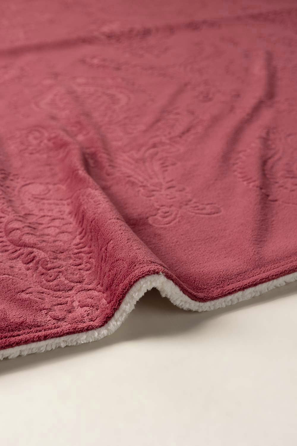 AW24-Garnet Rose Double Ply Fleece Throw