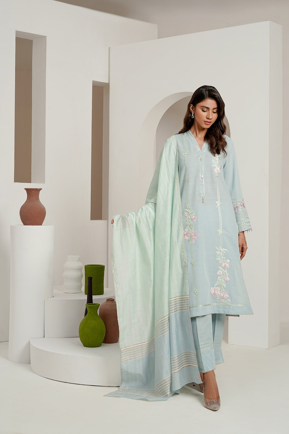 3PC Khaddar Embroidered Suit IPSTD-44245