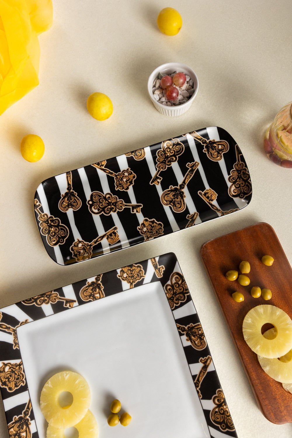 Keys Cake Dish