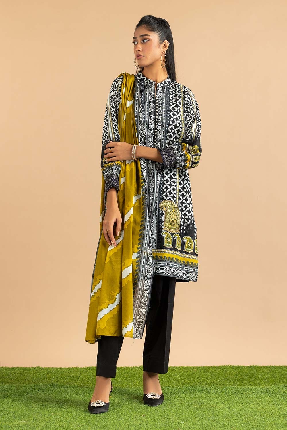 3 Piece Lawn Printed Embroidered Suit
