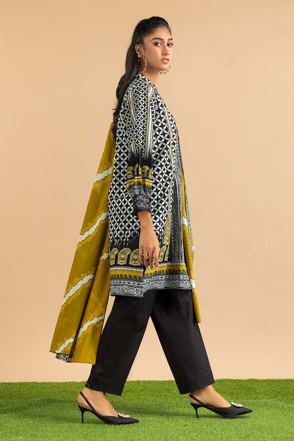 3 Piece Lawn Printed Embroidered Suit