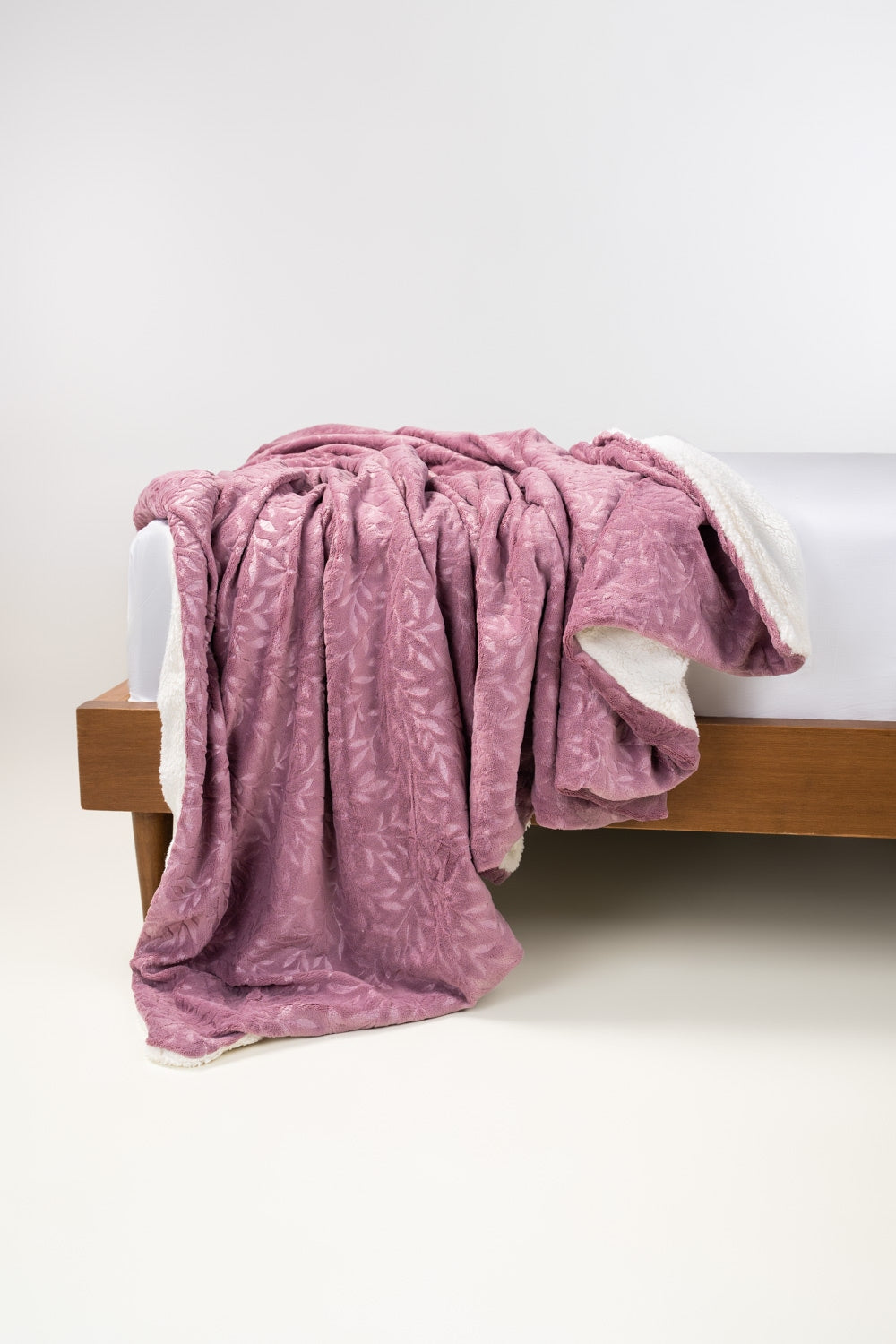 AW25 Mauve Double Ply Fleece Throw