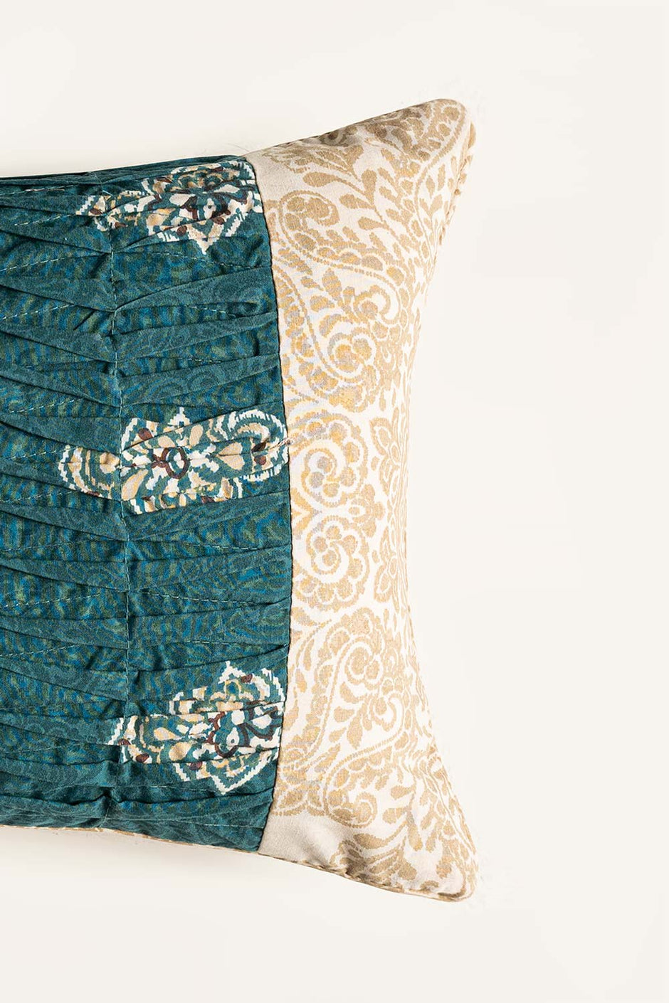 Medallion Gold T-150 Deck Cushion Cover