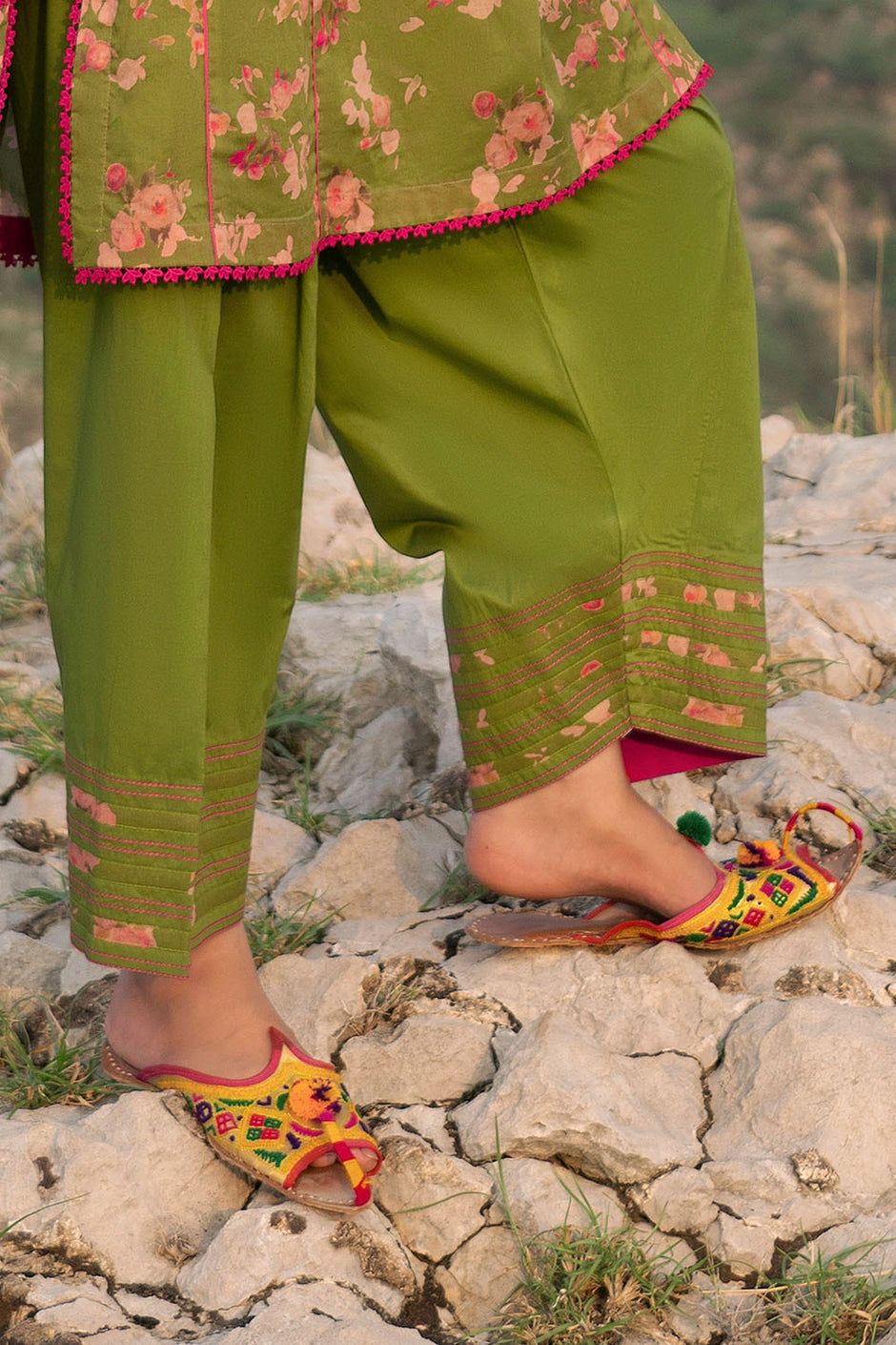 3 Piece Unstitched Printed Lawn Suit with Chiffon Dupatta